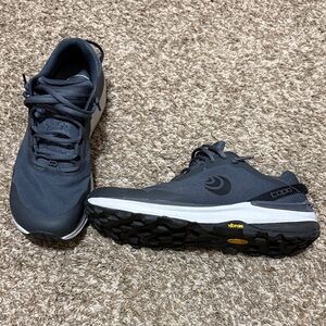 Topo Athletic M-Traverse Men’s 9.5 Trail Running Hiking Vibram Grey